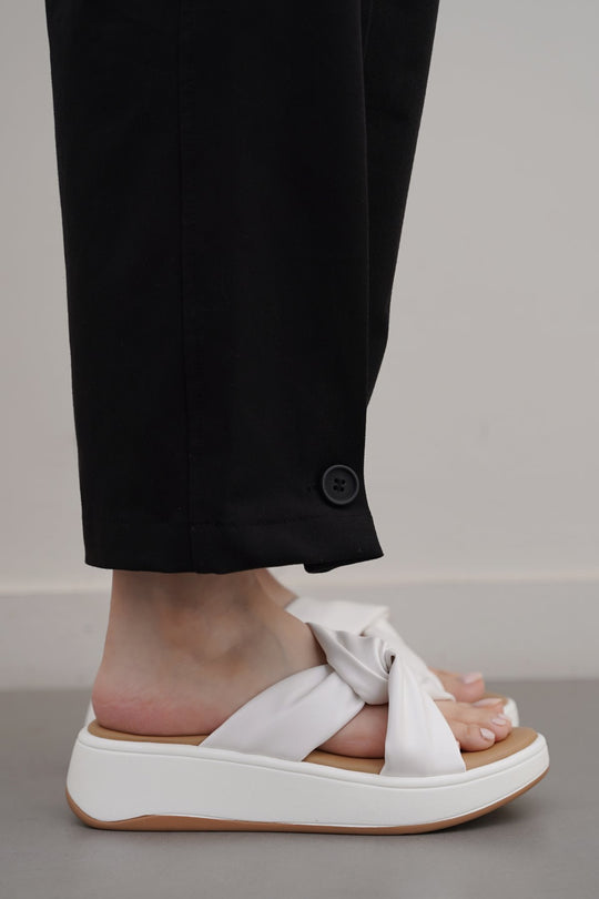 WHITE KNOT MAMA SLIDES