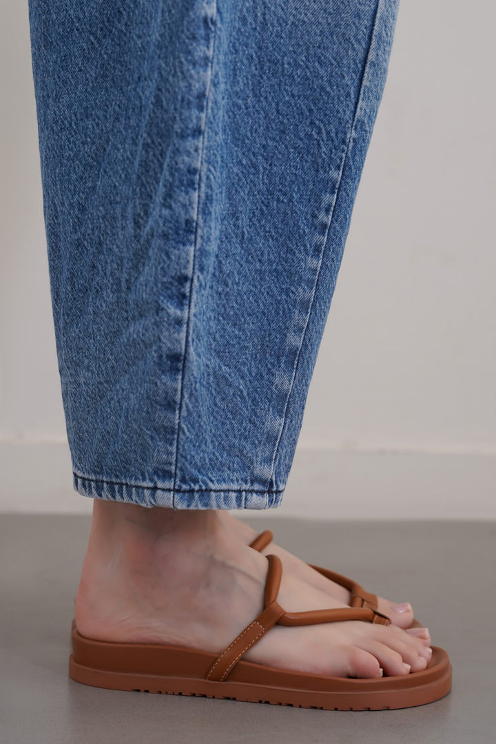 TAN BANANA ROAD TOE SLIDES