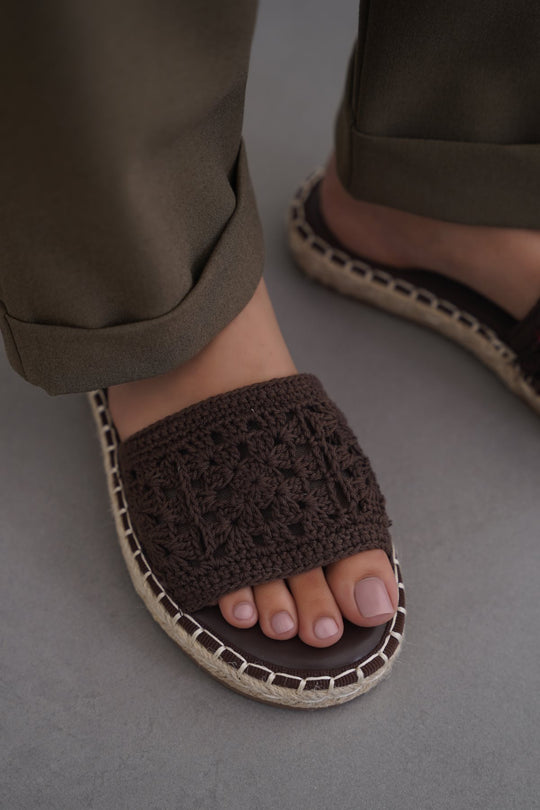 BROWN ROMA WOVEN SLIDES