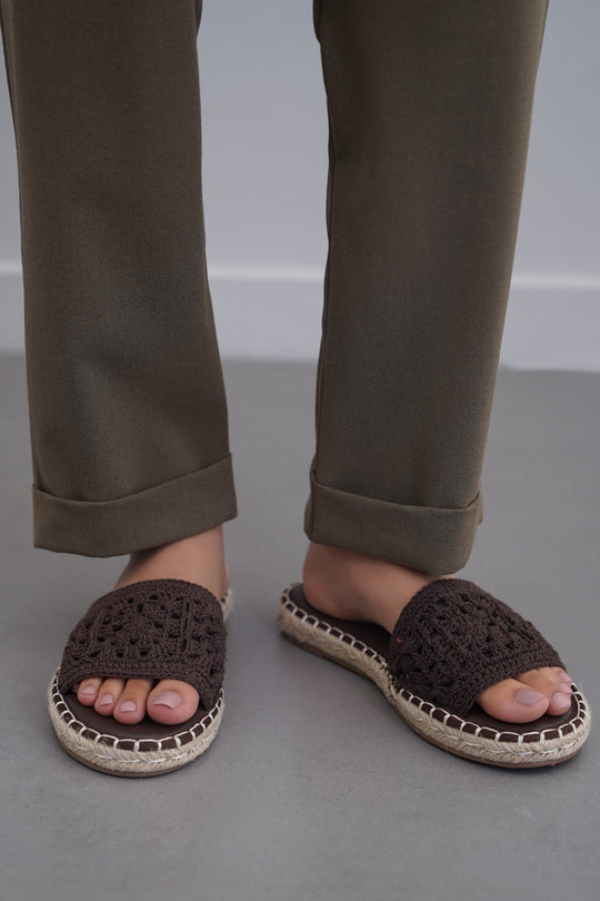 BROWN ROMA WOVEN SLIDES