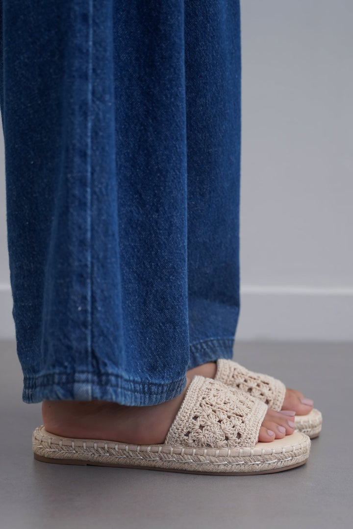 CREAM ROMA WOVEN SLIDES