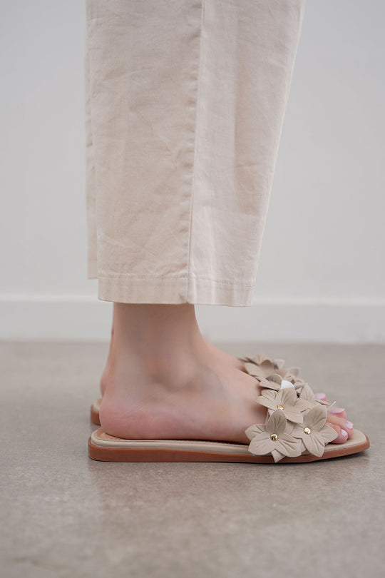 BEIGE EVERYDAY DAISY SLIDES
