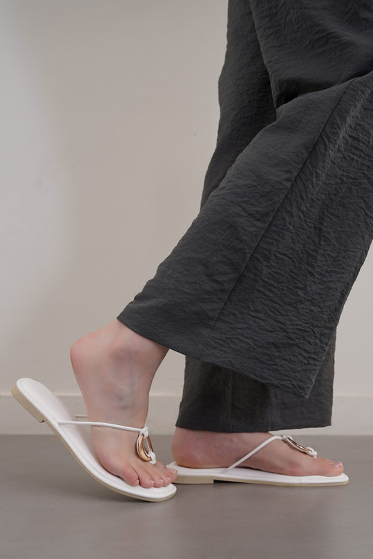 WHITE SUMMER GETAWAY SLIDES