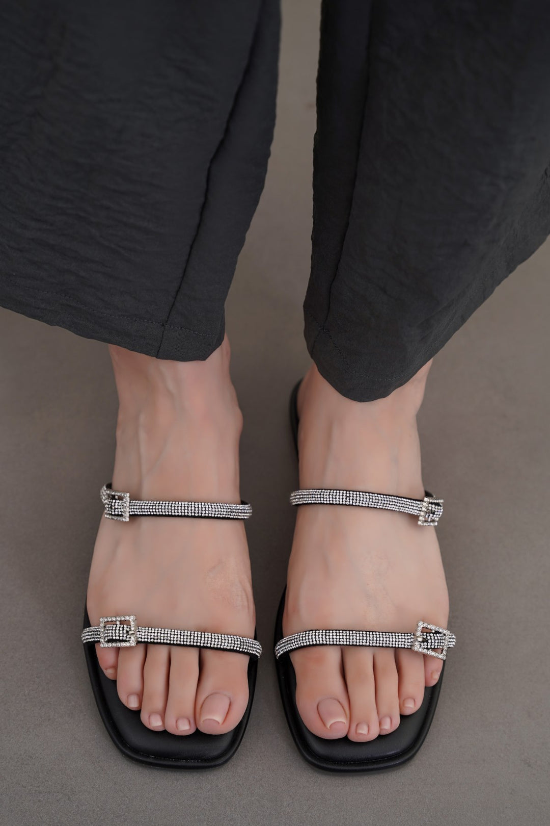 BLACK TINY CRYSTAL SLIDES