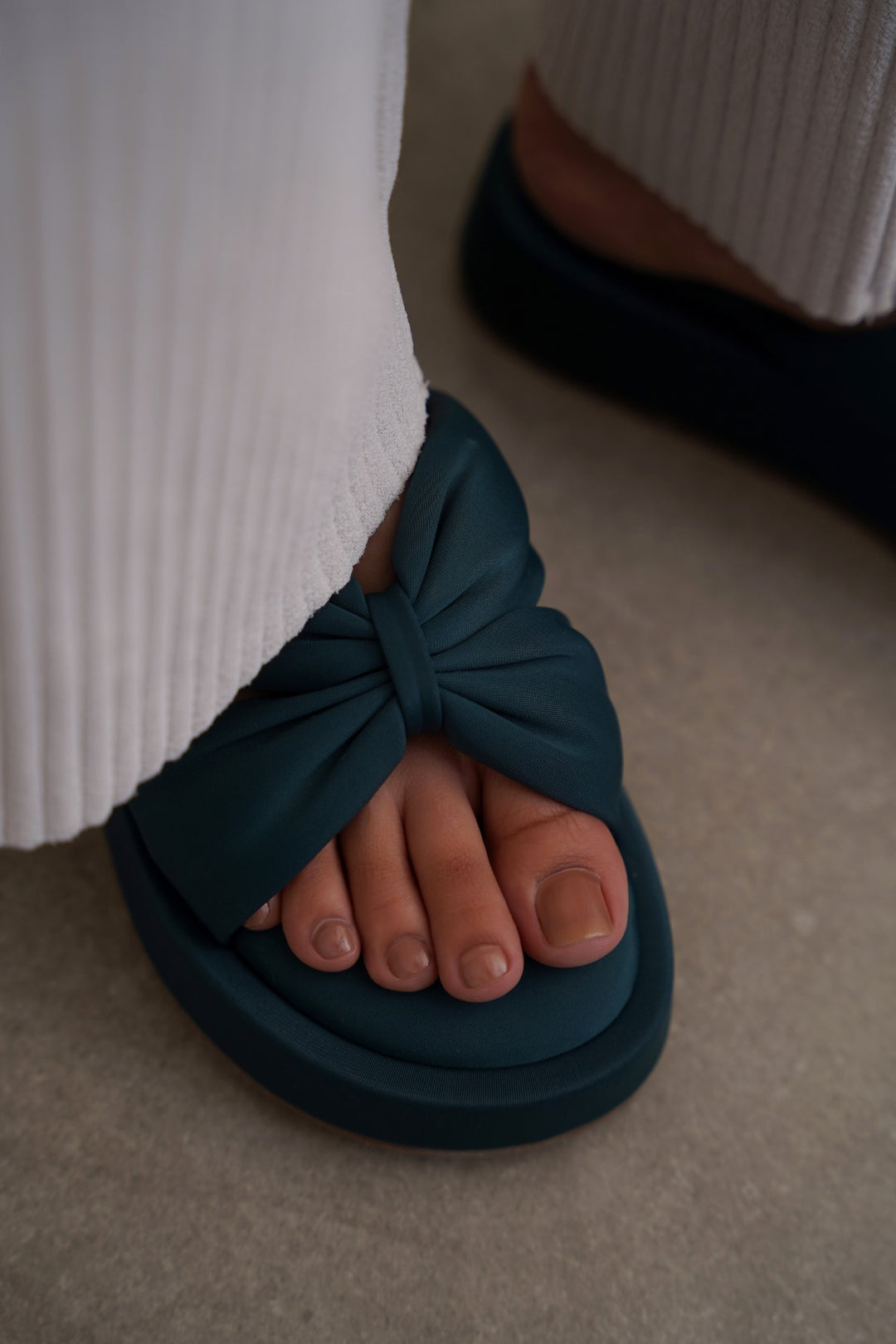 DARK GREEN BOW MAMA SLIDES