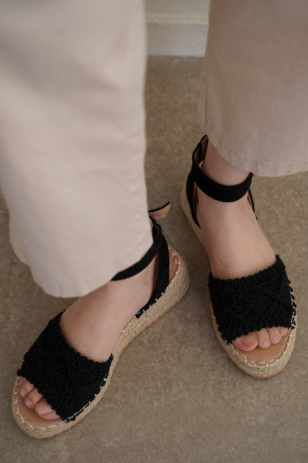 BLACK RUE WOVEN SANDALS