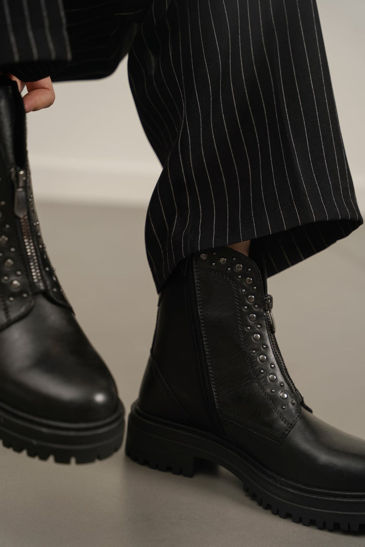 BLACK STUDDED LEATHER BOOTS