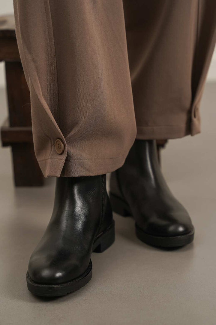 LEATHER CHELSEA BOOTS