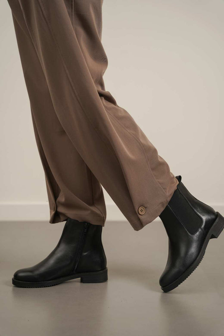 LEATHER CHELSEA BOOTS