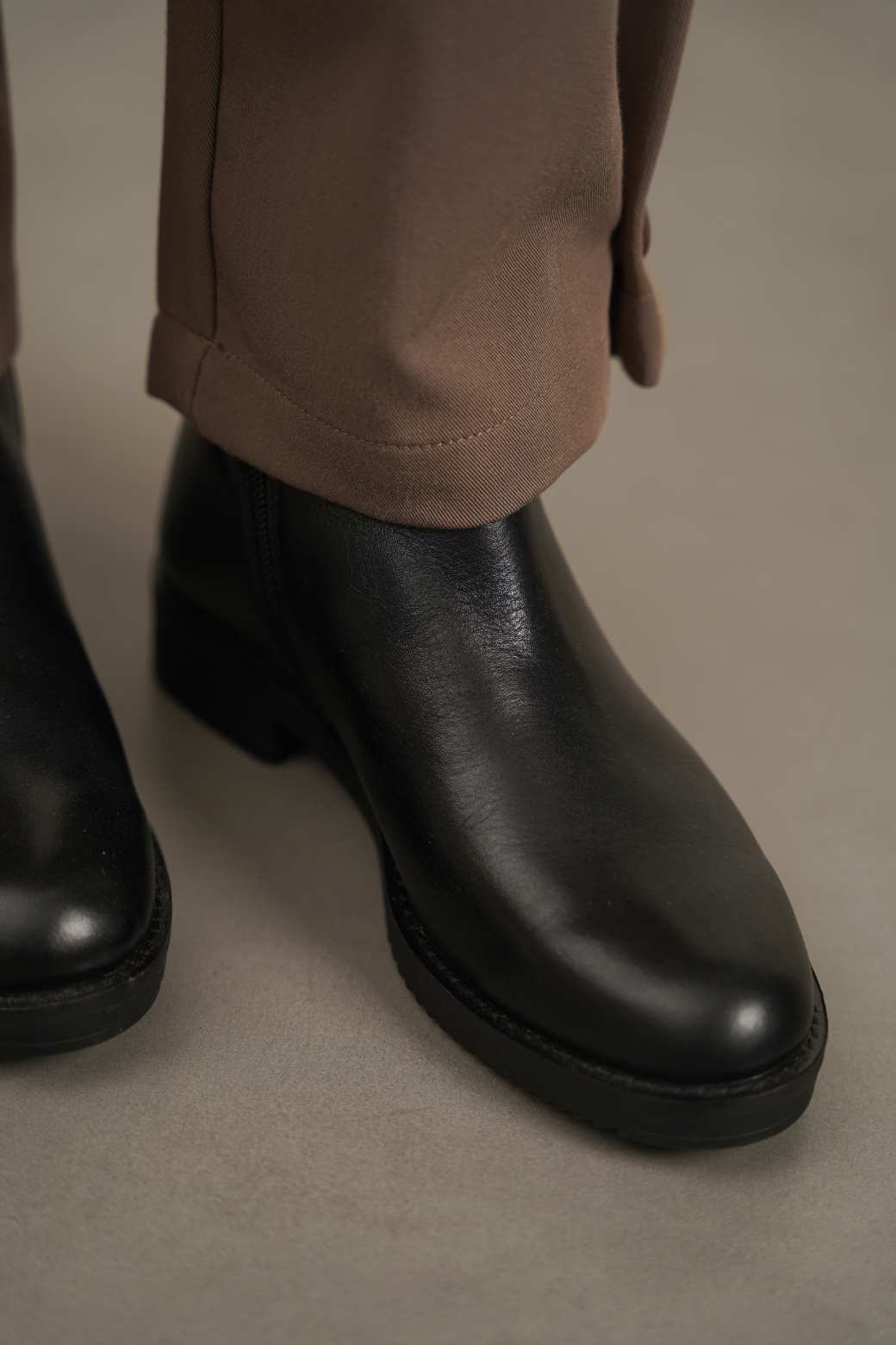 LEATHER CHELSEA BOOTS