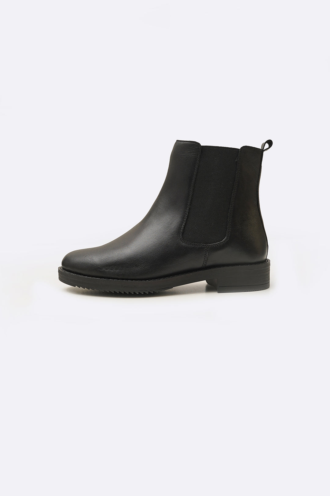 BLACK LEATHER CHELSEA BOOTS