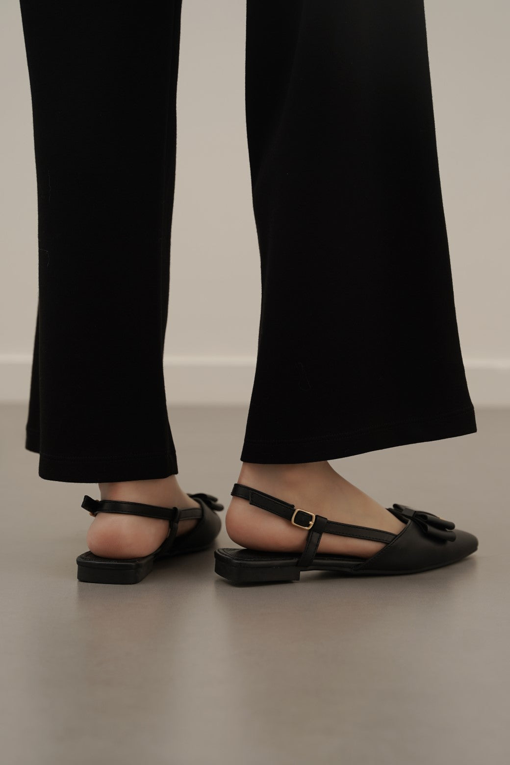 BLACK BOW SLING FLATS