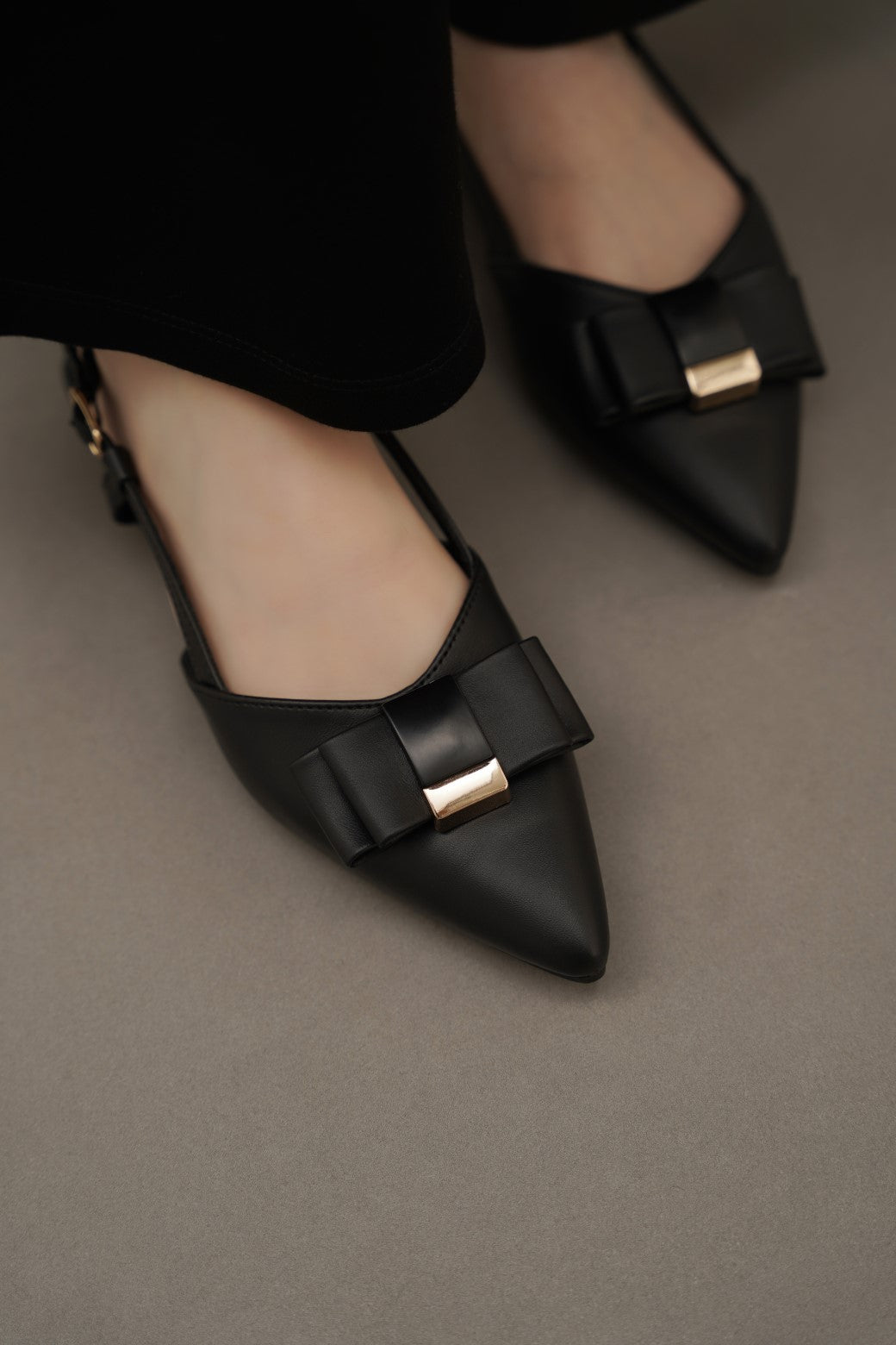 BLACK BOW SLING FLATS