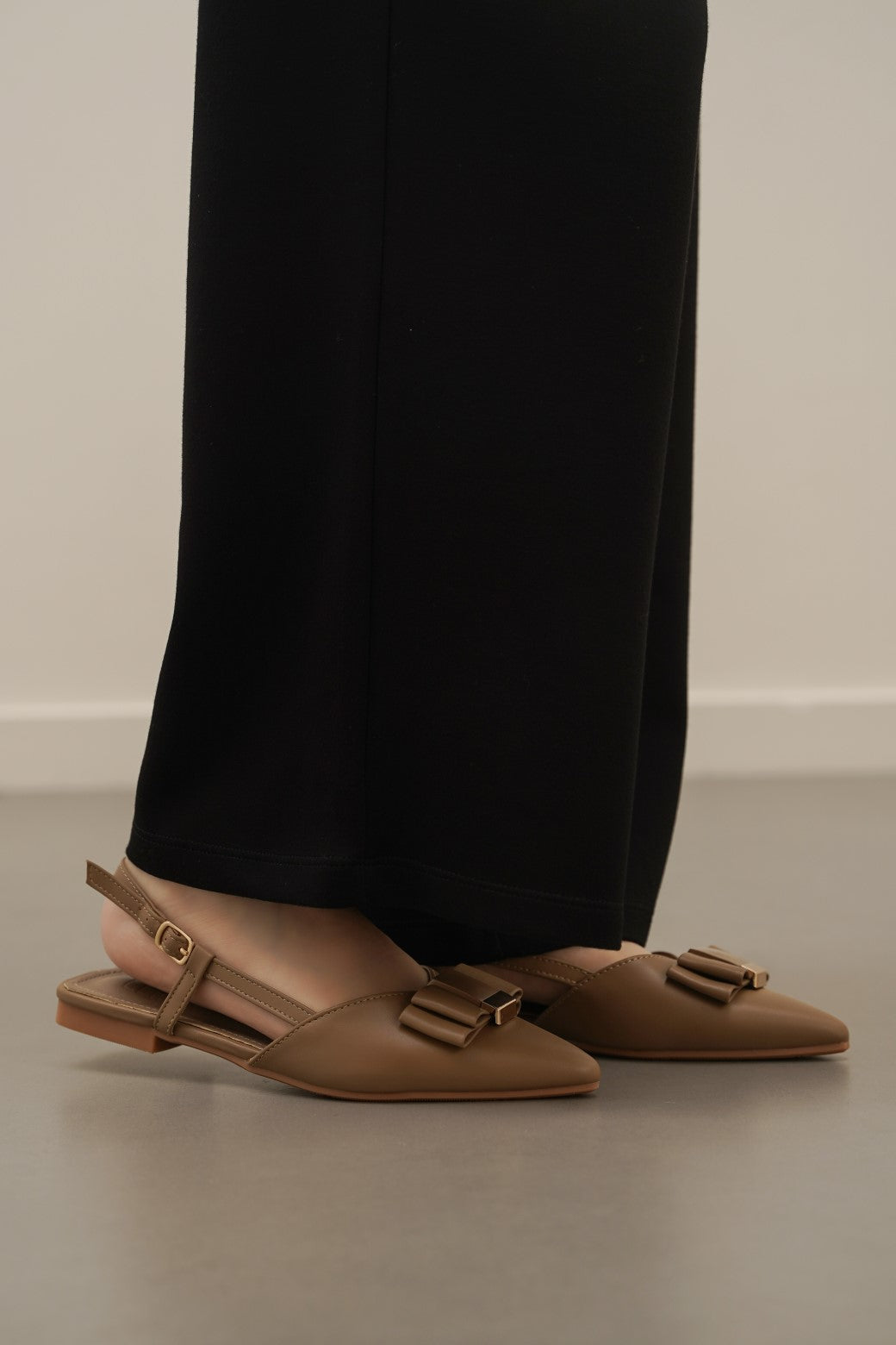 BROWN BOW SLING FLATS