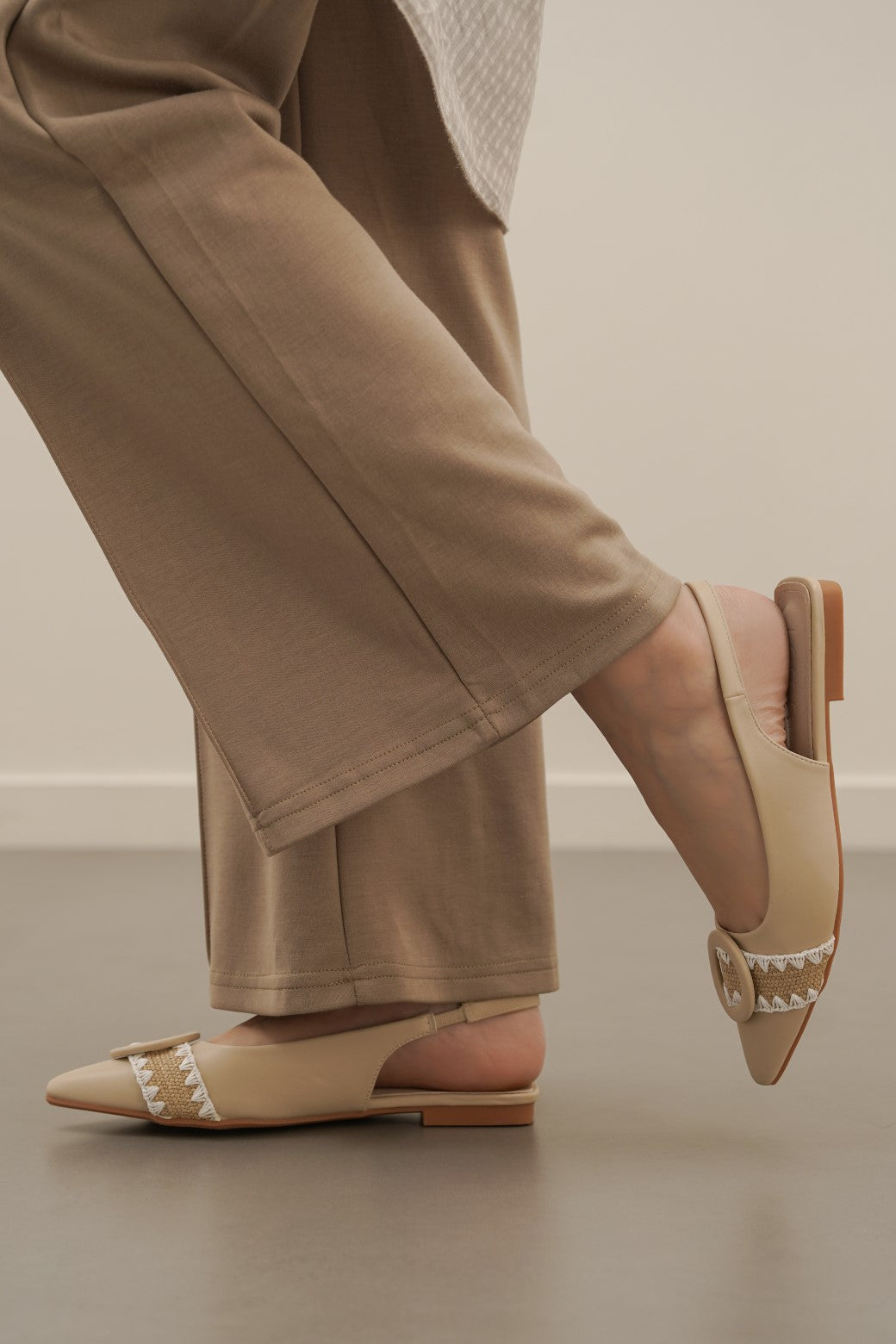 BEIGE BRODERIE PUMPS