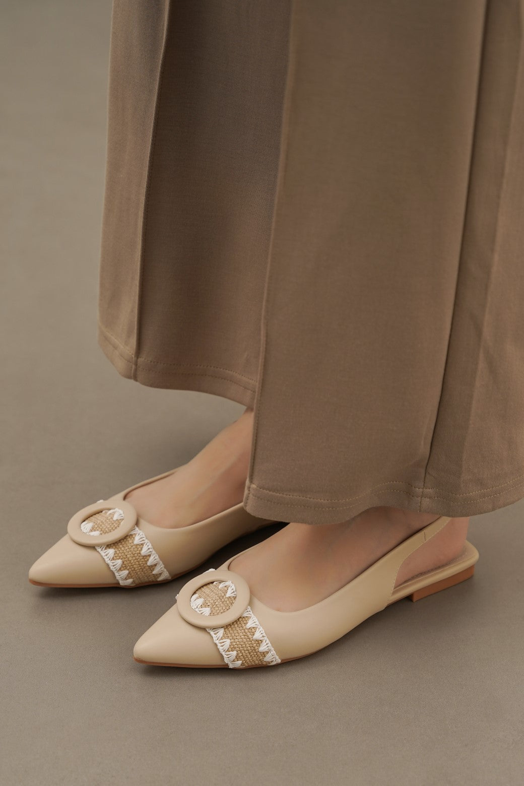 BEIGE BRODERIE PUMPS