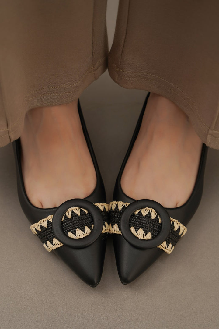 BLACK BRODERIE PUMPS