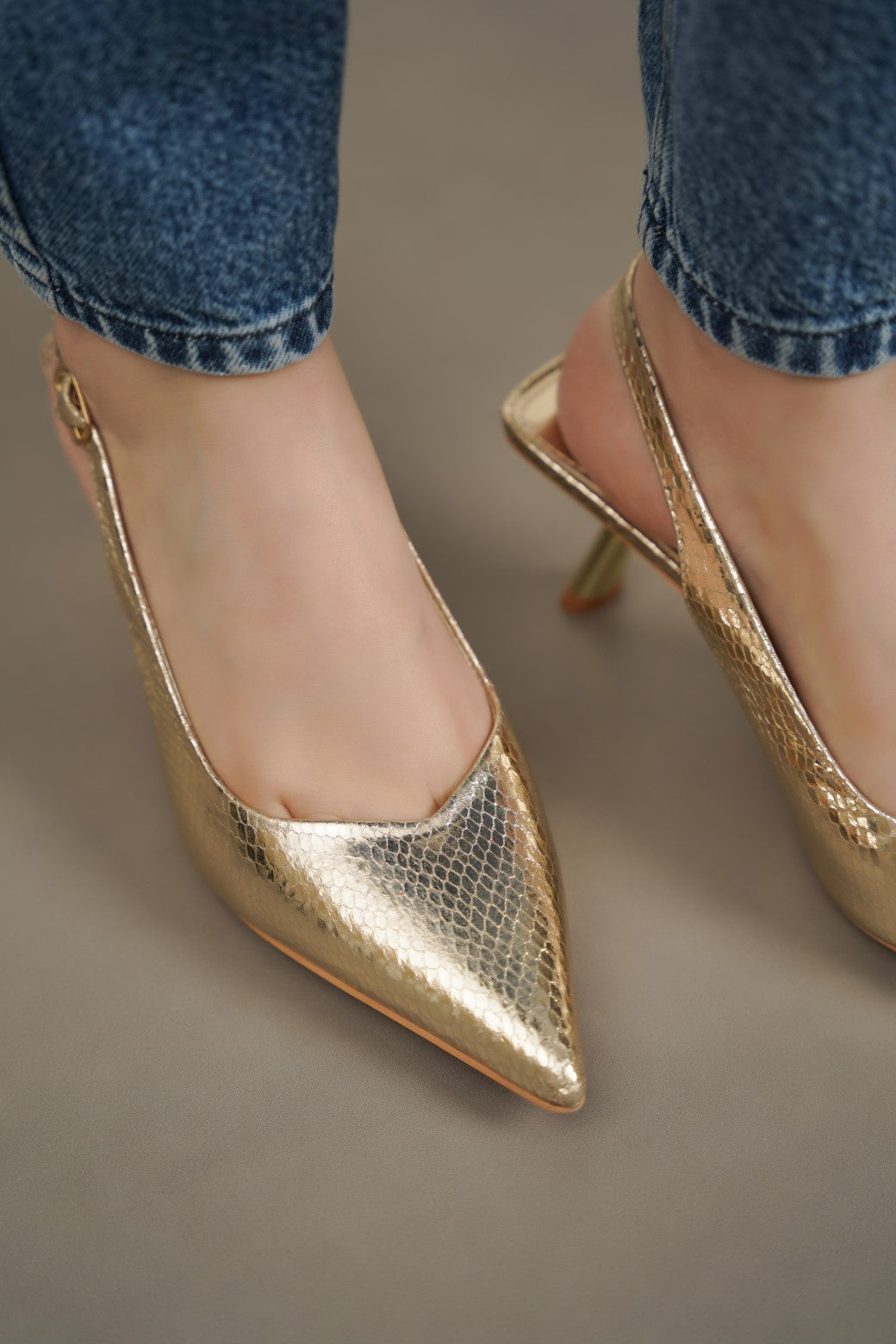 GOLD TOKYO TEXTURED HEELS