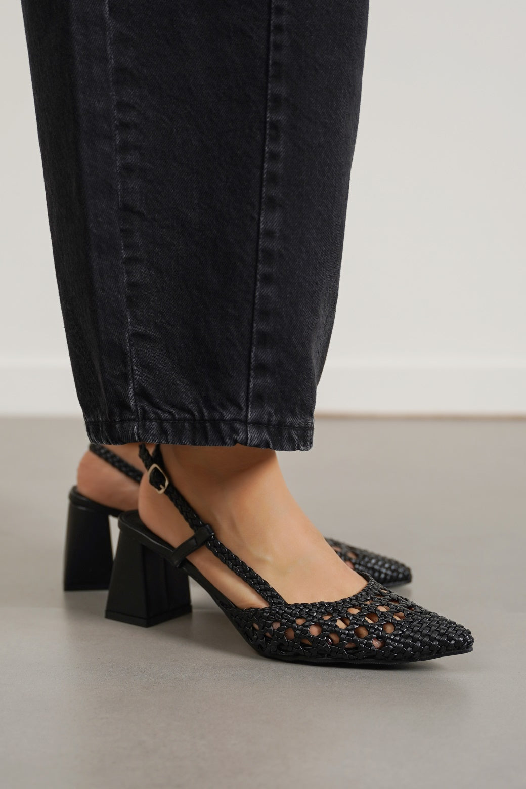 BLACK WOVEN PARTY HEELS