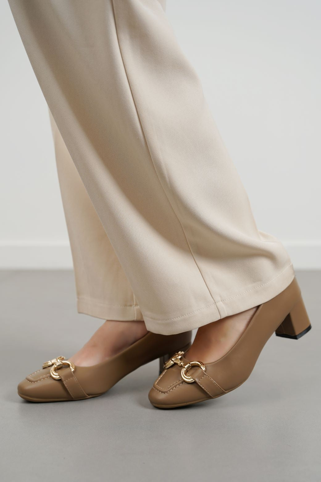 KHAKI CLASSIC MAMA HEELS