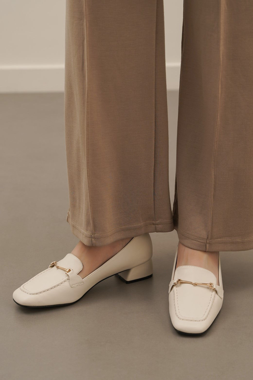 WHITE LOAFERS WITH BLOCK HEEL