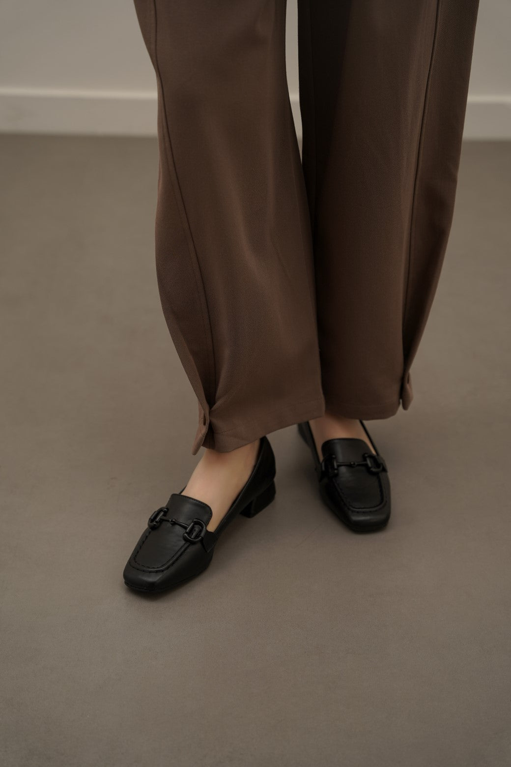 BLACK HEELED LOAFERS