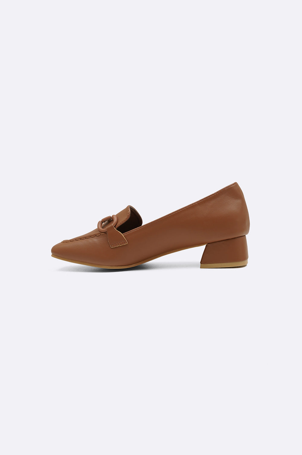 TAN HEELED LOAFERS