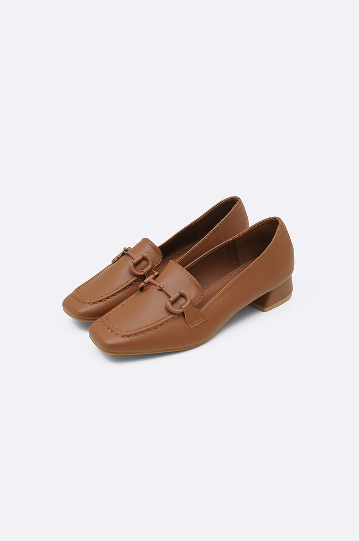 TAN HEELED LOAFERS