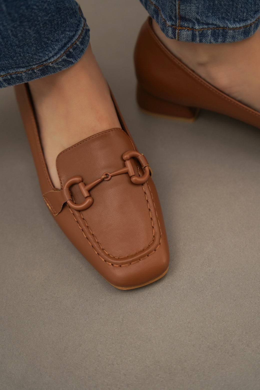 TAN HEELED LOAFERS