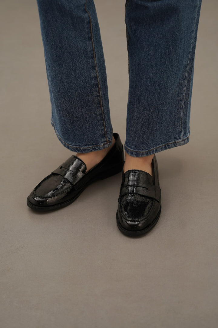 BLACK LEATHER PENNY LOAFERS