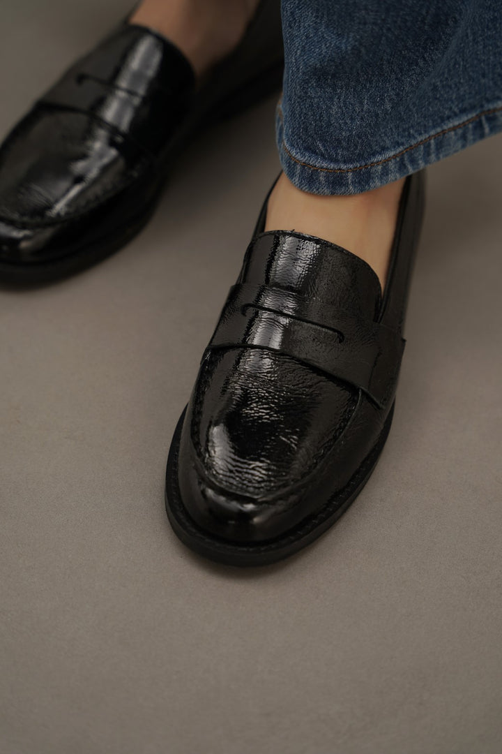 BLACK LEATHER PENNY LOAFERS