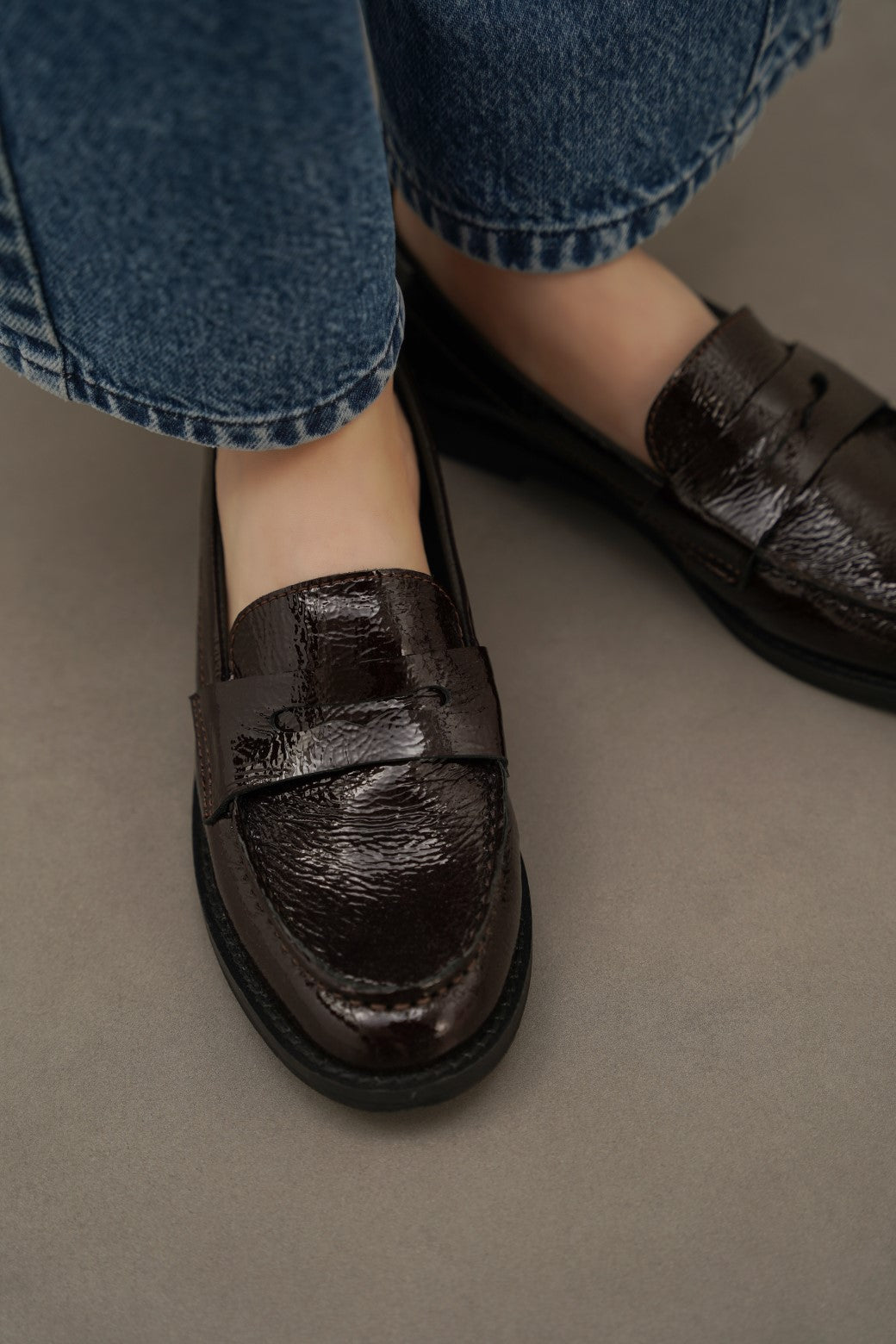 BLACK LEATHER PENNY LOAFERS