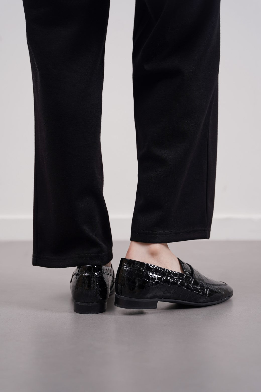 BLACK TEXTURED LEATHER LOAFERS