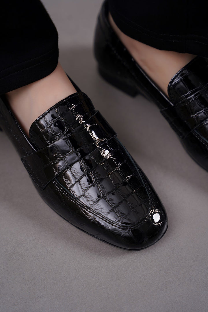 BLACK TEXTURED LEATHER LOAFERS