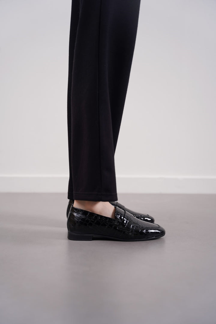 BLACK TEXTURED LEATHER LOAFERS