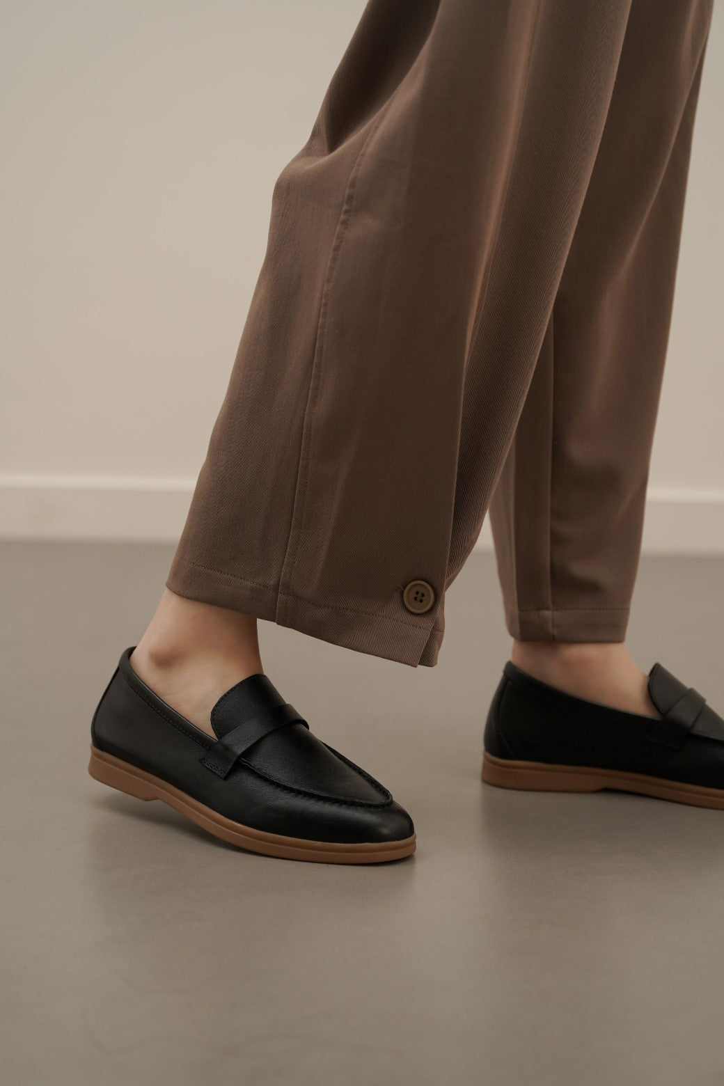 BLACK CLASSIC LEATHER LOAFERS