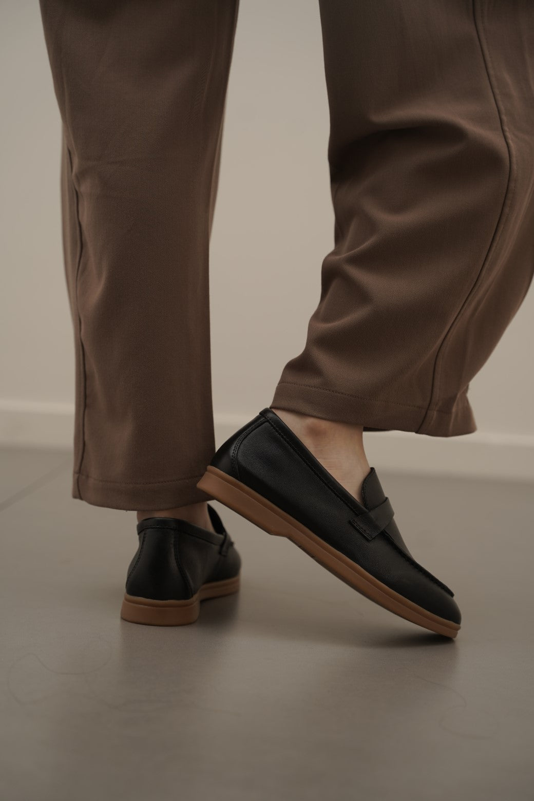 CLASSIC LEATHER LOAFERS