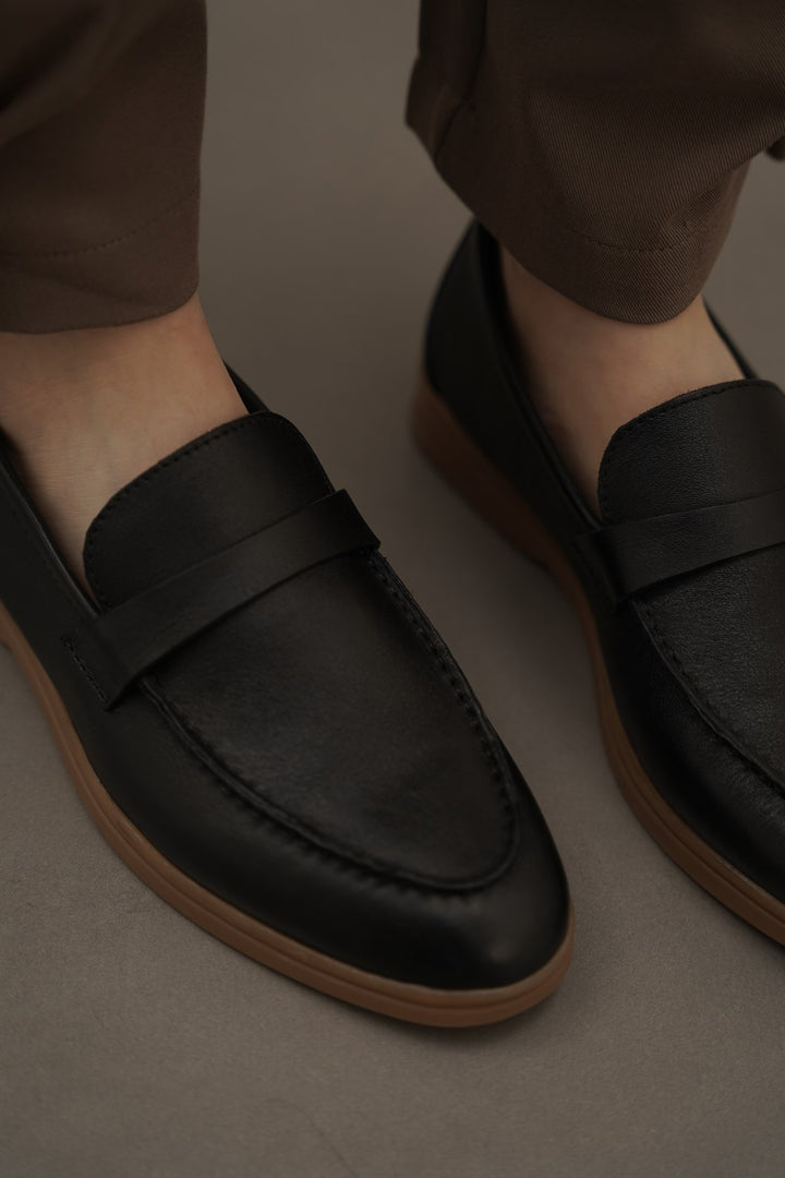 BLACK CLASSIC LEATHER LOAFERS