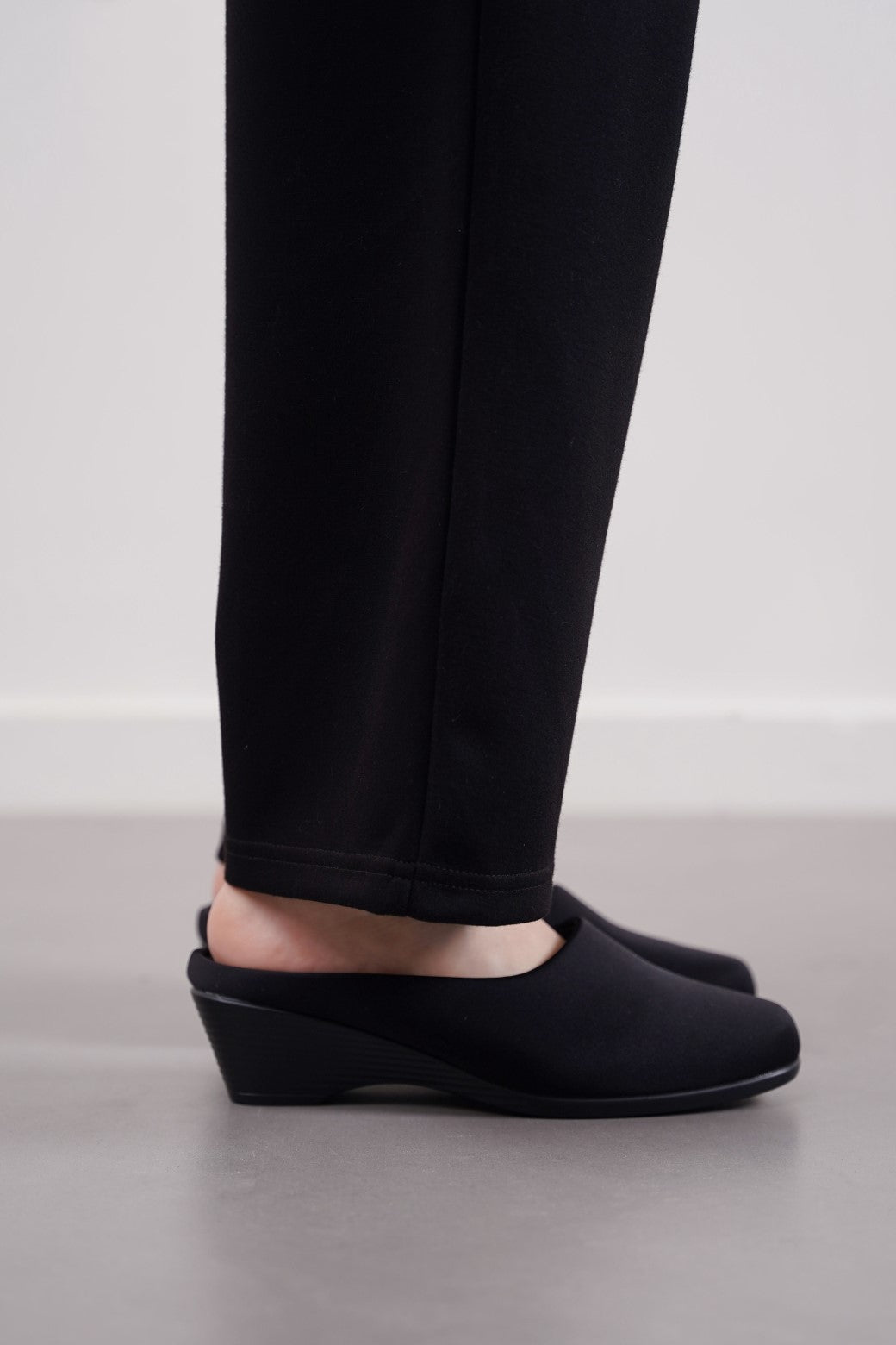 BLACK FIJI MAMA MULES