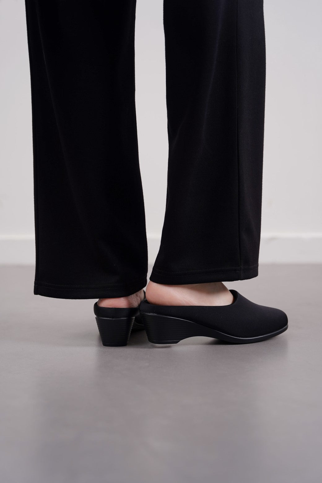 BLACK FIJI MAMA MULES