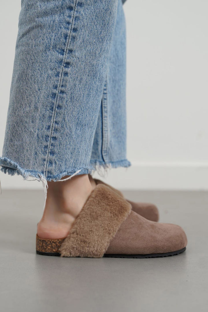 BROWN COSY FUR SLIPPERS