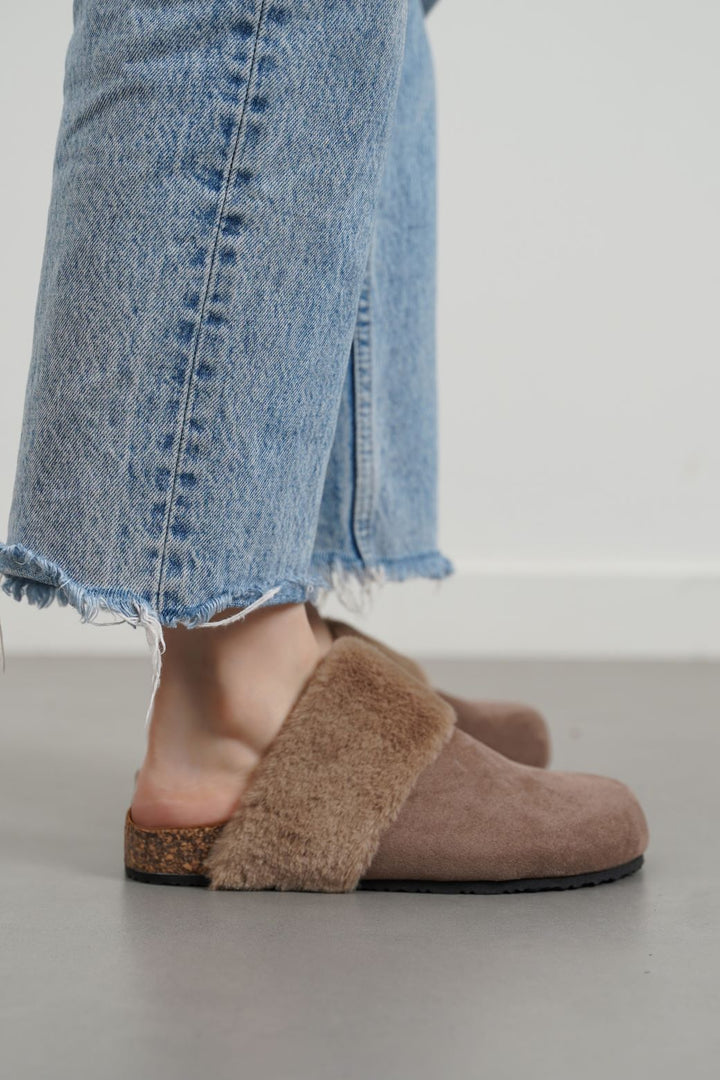 BROWN COSY FUR SLIPPERS