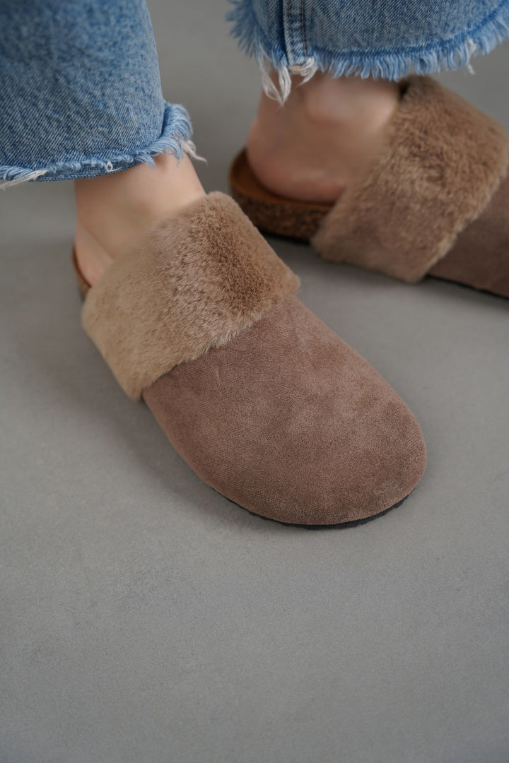 BROWN COSY FUR SLIPPERS