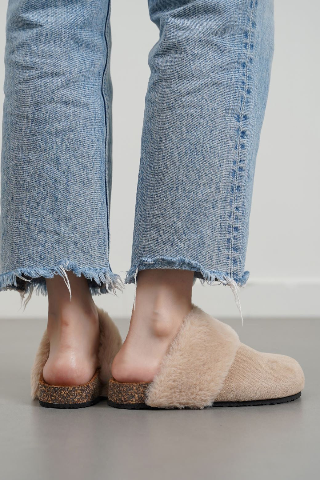 CREAM COSY FUR SLIPPERS