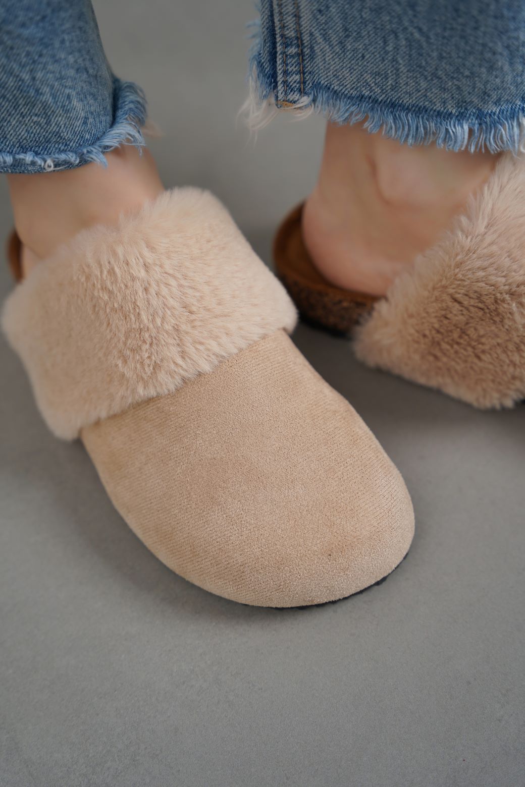 CREAM COSY FUR SLIPPERS