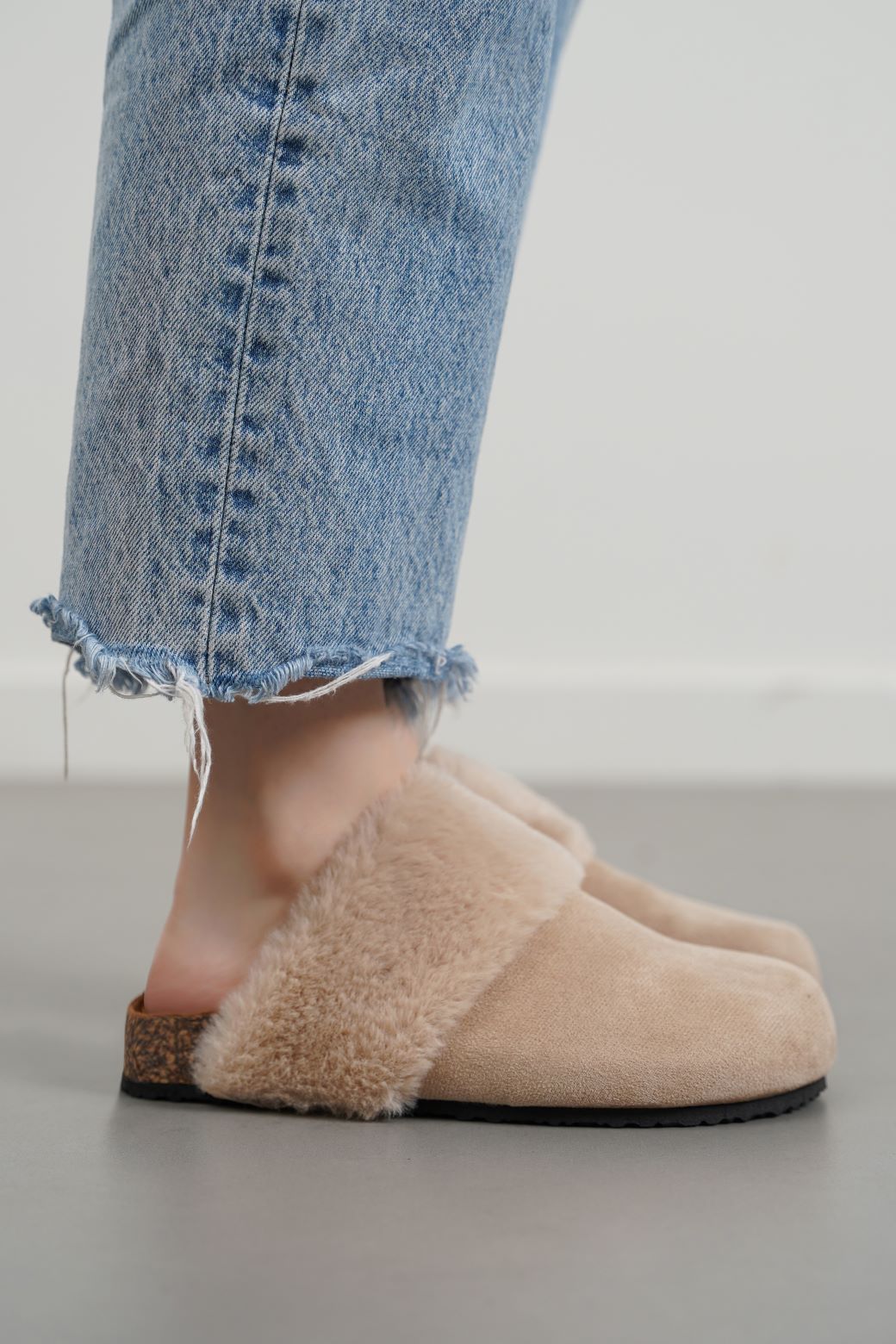 CREAM COSY FUR SLIPPERS