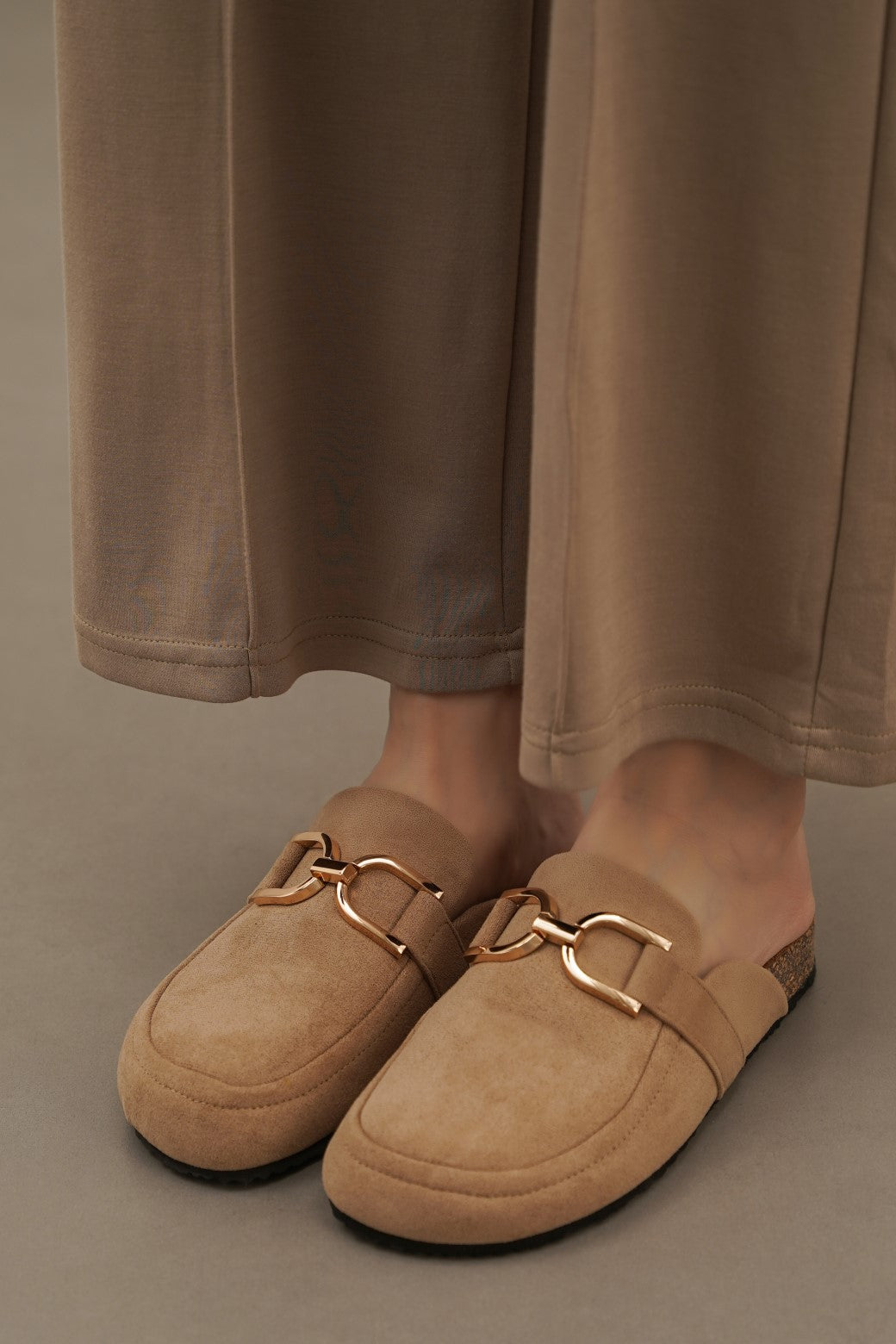 KHAKI FAUX SUEDE CLOGS