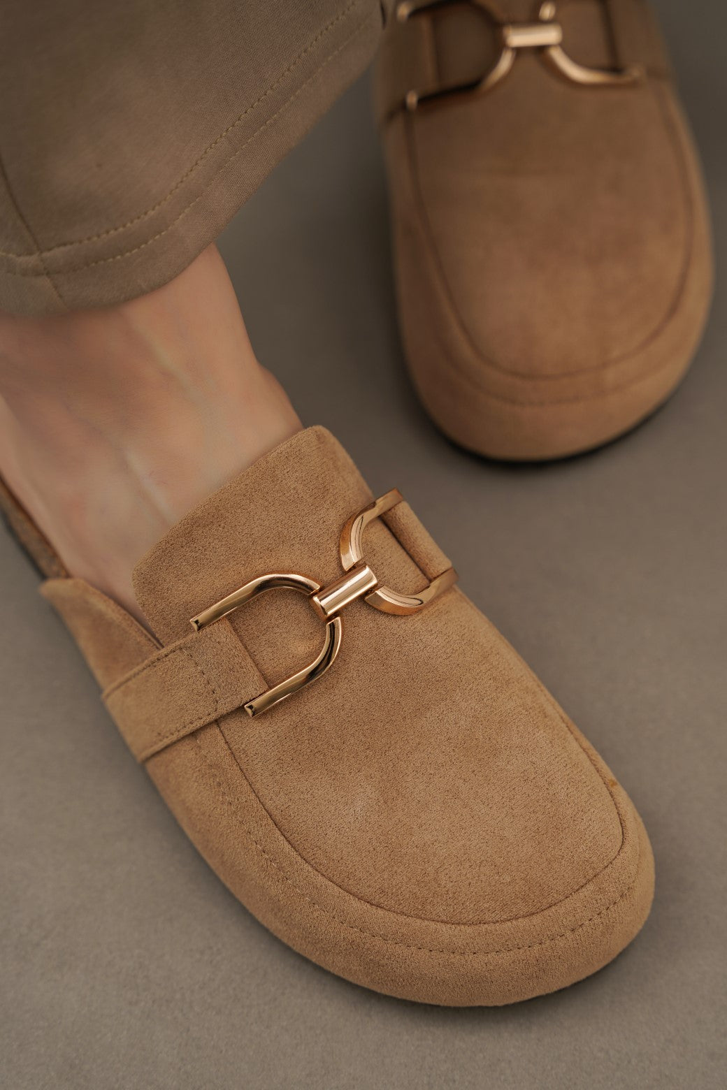 KHAKI FAUX SUEDE CLOGS