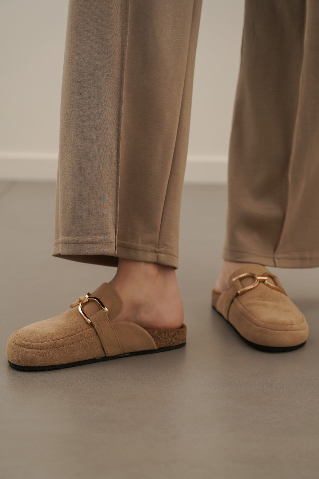 KHAKI FAUX SUEDE CLOGS