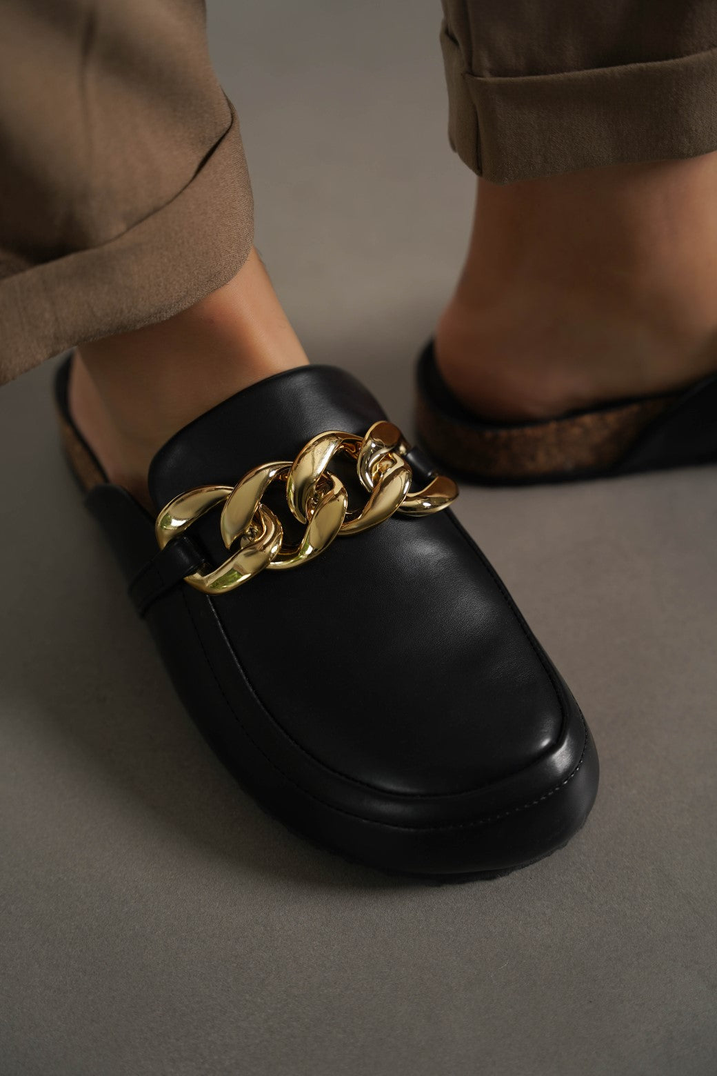 BLACK CHAIN MULES